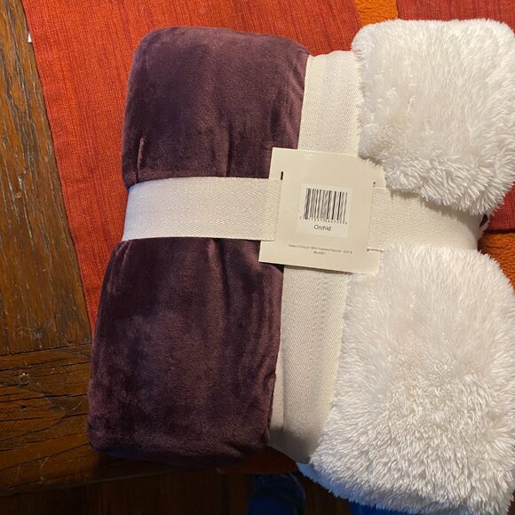 ED On Air Plush Throw Blanket – 50” x 60” – Orchid (Plum Purple) - Picture 2 of 7